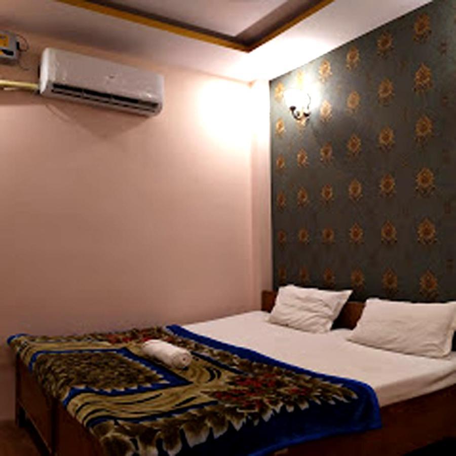 Hotel Aakash Ganga Варанаси Экстерьер фото