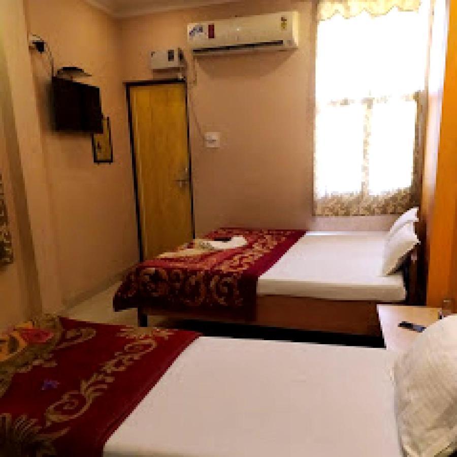 Hotel Aakash Ganga Варанаси Экстерьер фото