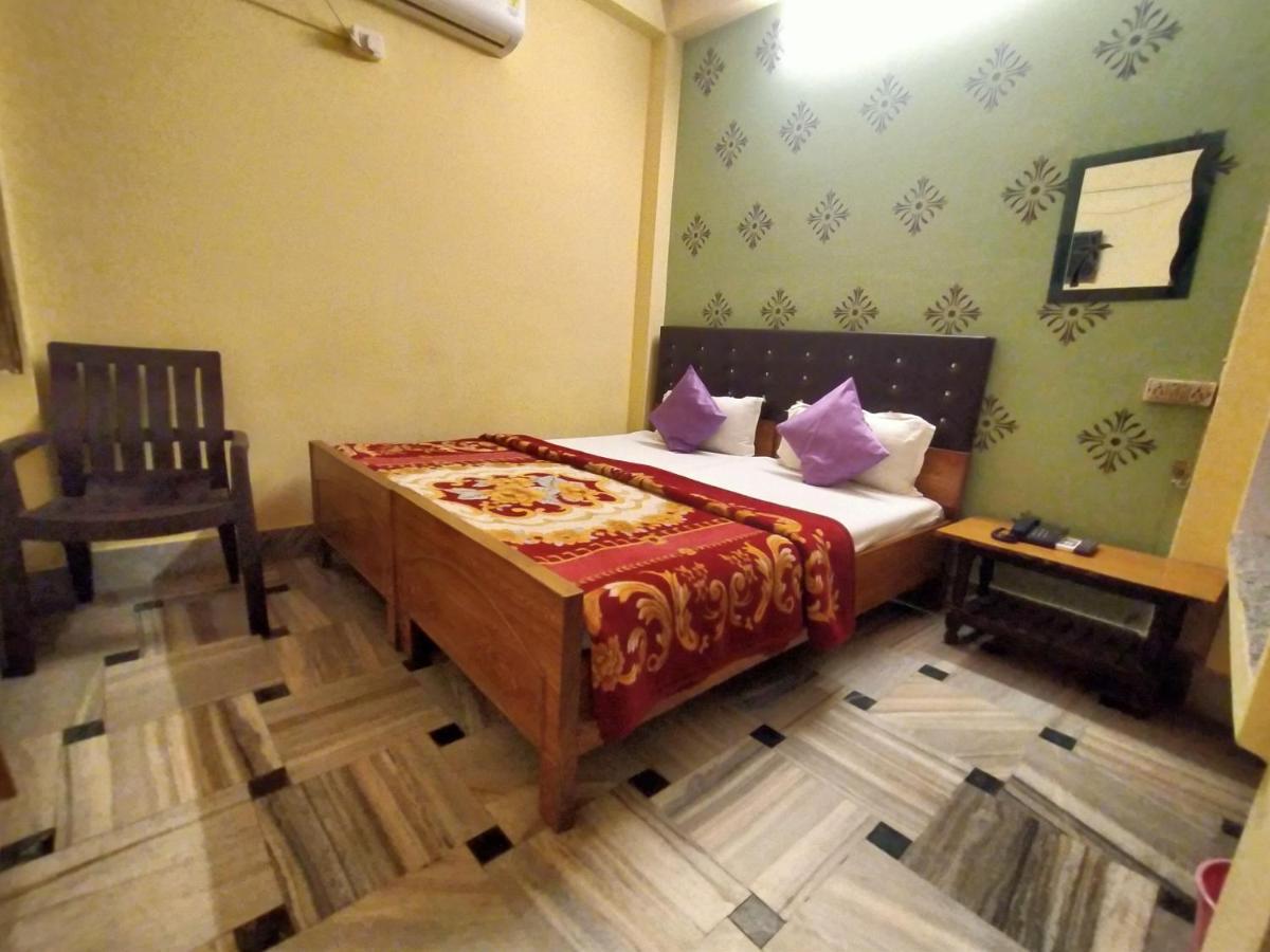 Hotel Aakash Ganga Варанаси Экстерьер фото