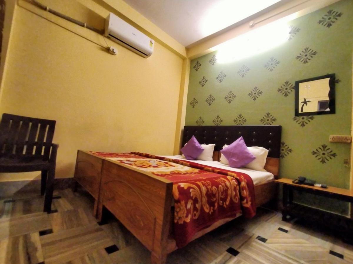 Hotel Aakash Ganga Варанаси Экстерьер фото