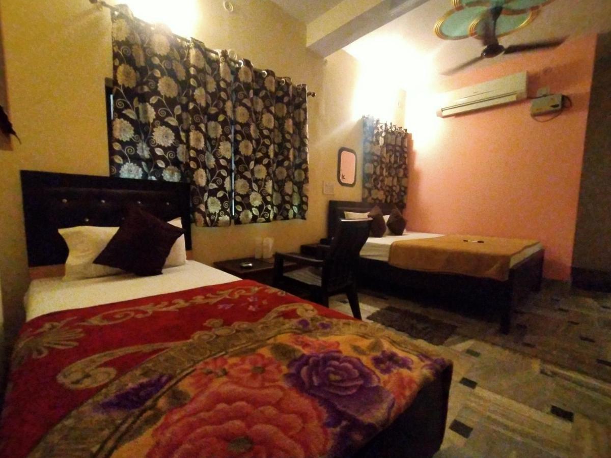 Hotel Aakash Ganga Варанаси Экстерьер фото