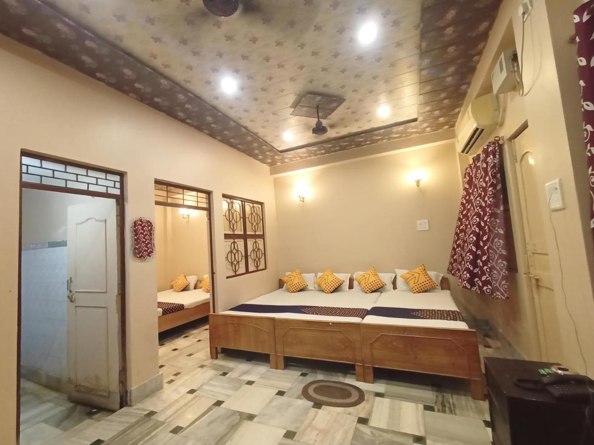 Hotel Aakash Ganga Варанаси Экстерьер фото