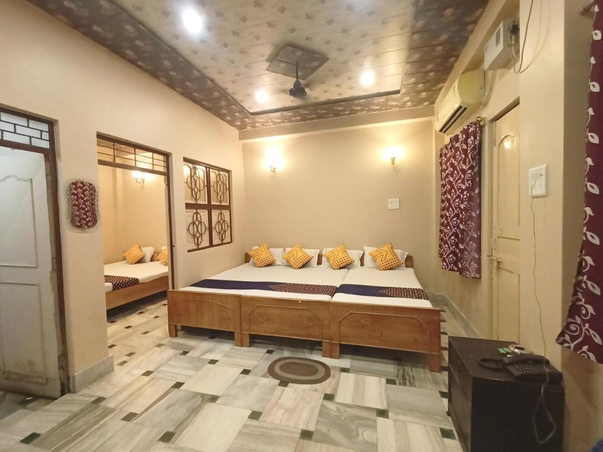 Hotel Aakash Ganga Варанаси Экстерьер фото